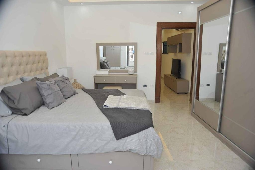 Amazing one Bedroom Apartment in Amman Elwebdah 8 - image 3