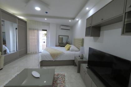 Amazing one Bedroom Apartment in Amman Elwebdah 5 - image 3