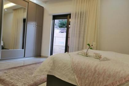 Amazing one Bedroom Apartment in Amman Elwebdah 1 - image 8