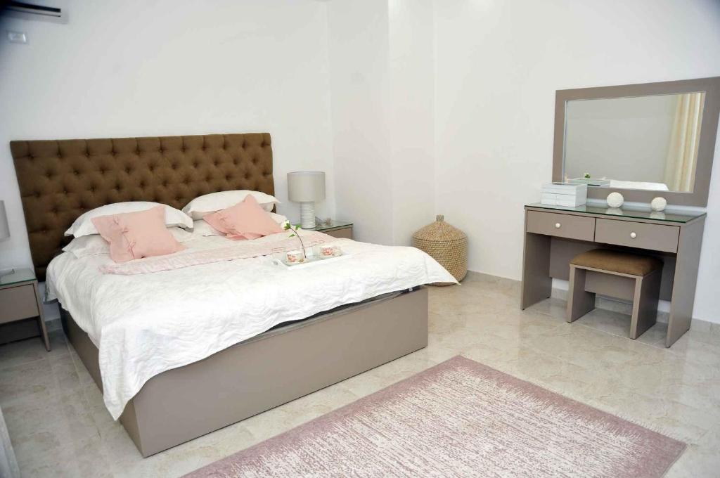 Amazing one Bedroom Apartment in Amman Elwebdah 4 - main image