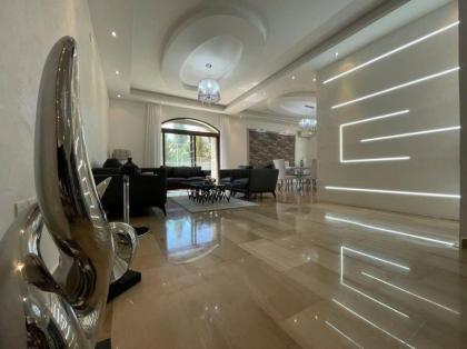 Modern Luxurious Apartment in Abdoun Amman 