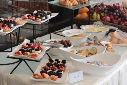 Meneur Hotel - image 25