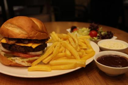 Meneur Hotel - image 30