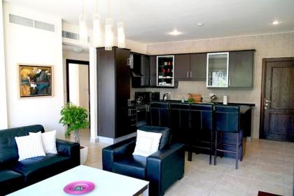 Sleek & Cozy Apartment with Pool & Patio In Abdoun - image 24