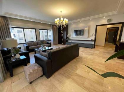 Luxury Furnished 3 Master Bedroom Apartment - image 27