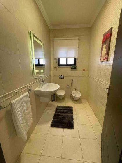 Luxury Furnished 3 Master Bedroom Apartment - image 28